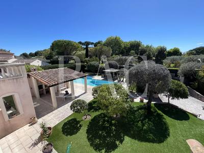 Villa - 200 m² - 10 pièces