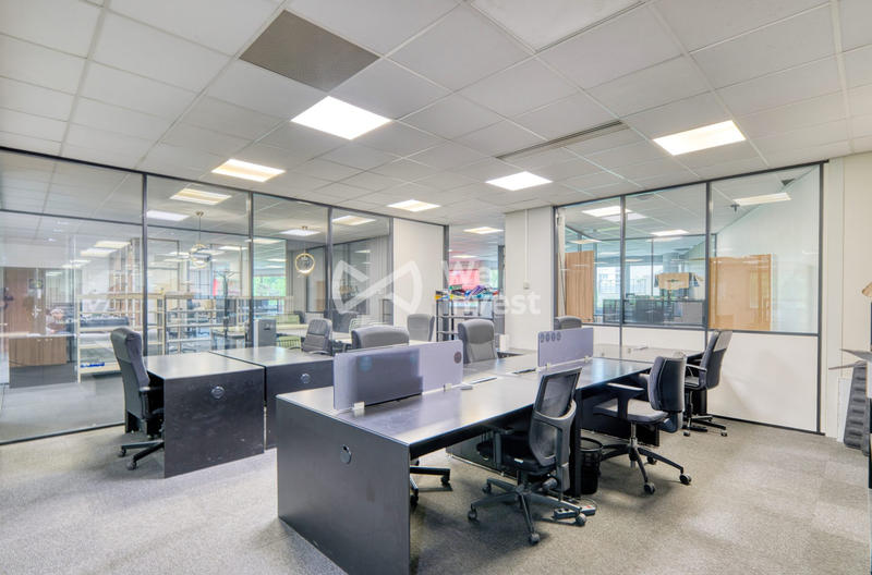 Bureau - 600 m²