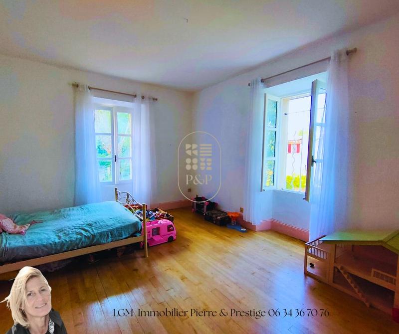 Maison - 270 m² - 8 pièces