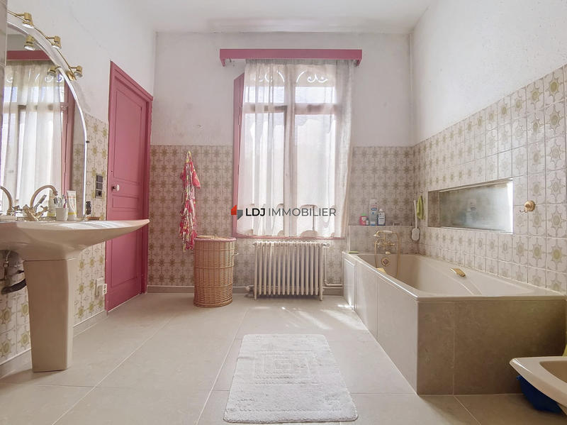 Maison - 269 m² - 10 pièces