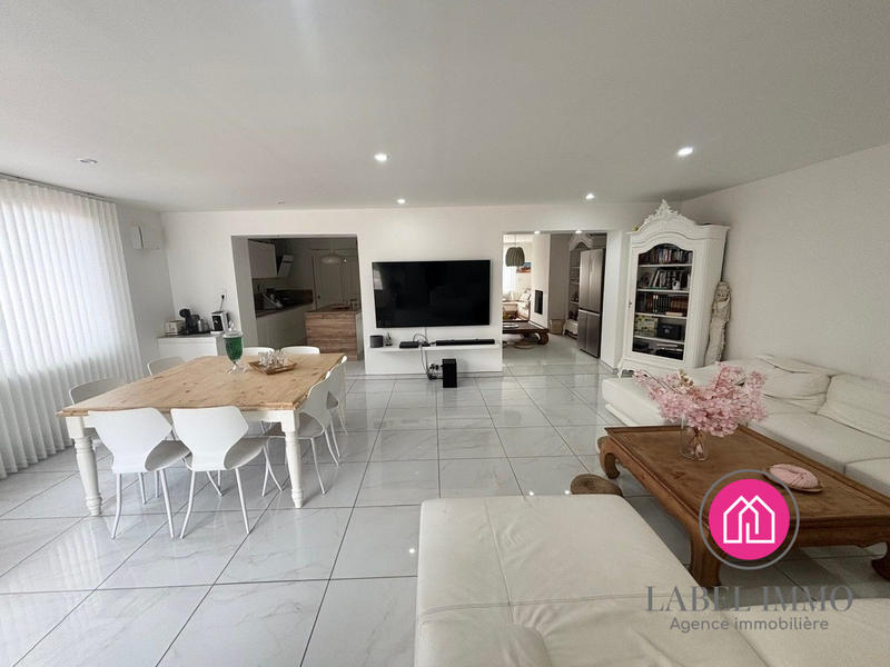 Maison - 220 m² - 8 pièces