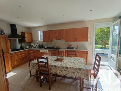 Maison - 217 m² - 10 pièces