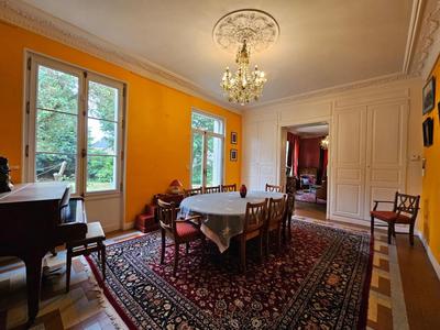 Maison - 210 m² - 8 pièces