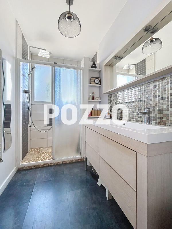 Maison - 102 m² - 5 pièces