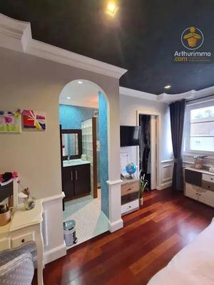 Maison - 230 m² - 7 pièces