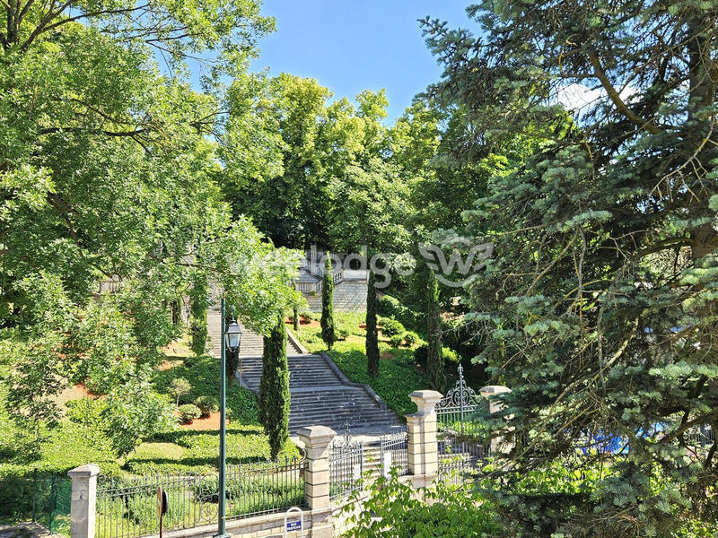 Maison - 250 m² - 10 pièces