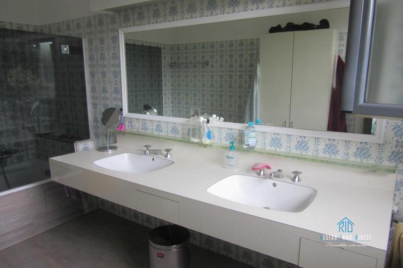 Propriété - 276 m² - 6 pièces