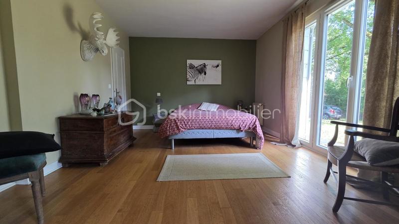 Villa - 230 m² - 9 pièces