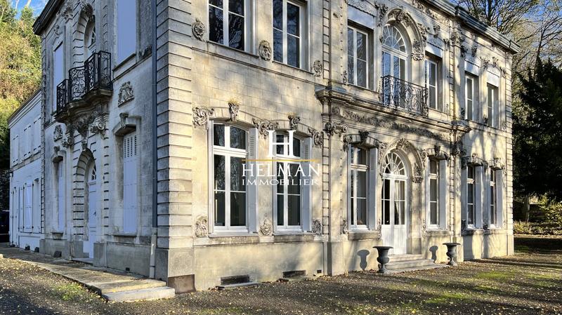 Maison - 300 m² - 8 pièces