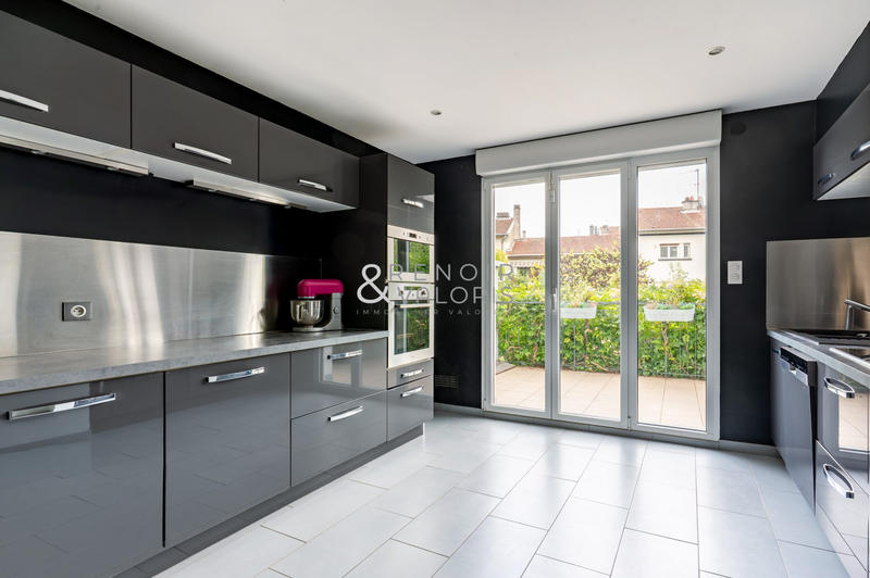 Maison - 168 m² - 9 pièces