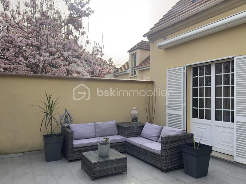 Maison traditionnelle - 165 m² - 8 pièces