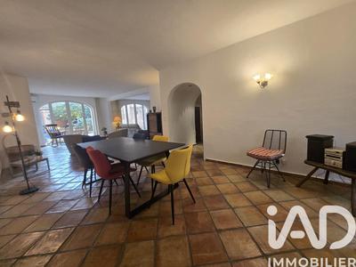 Maison - 222 m² - 8 pièces