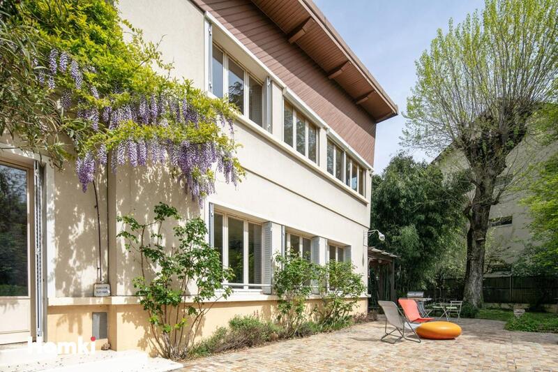 Maison - 220 m² - 10 pièces