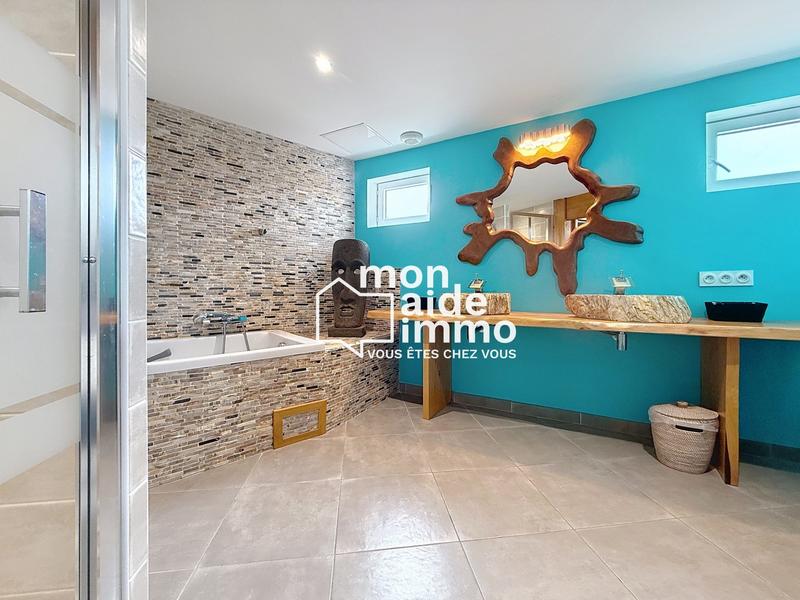 Maison - 220 m² - 6 pièces