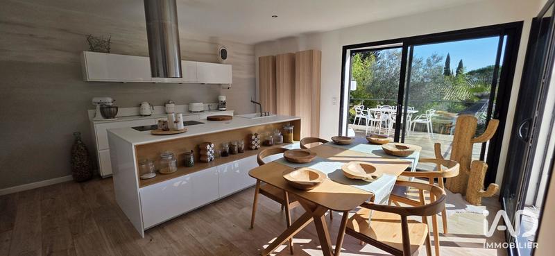 Maison - 180 m² - 5 pièces