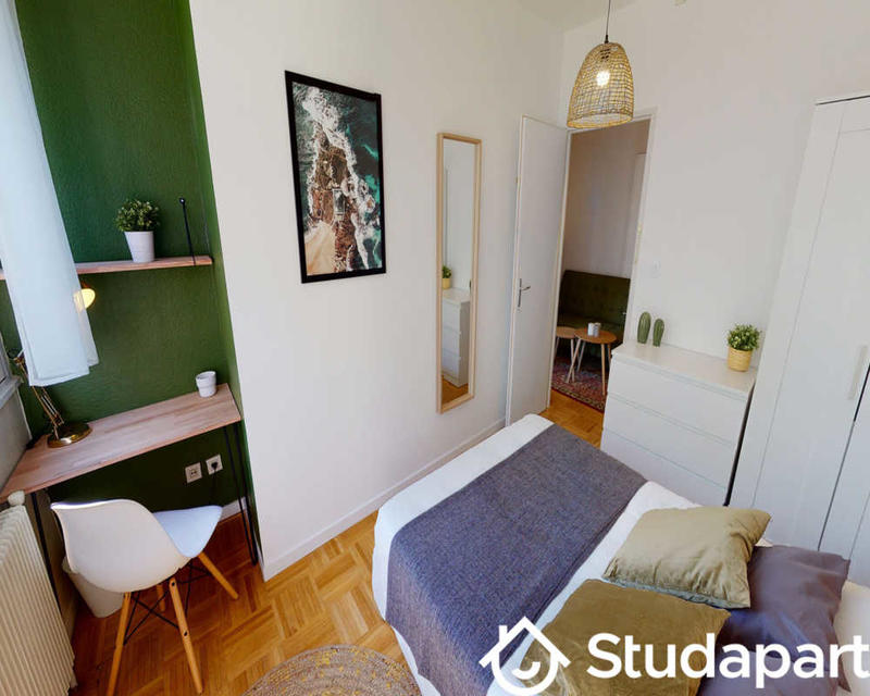 Chambre - 90 m² - 1 pièce