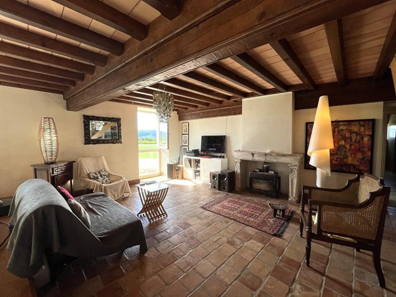 Maison - 245 m² - 8 pièces