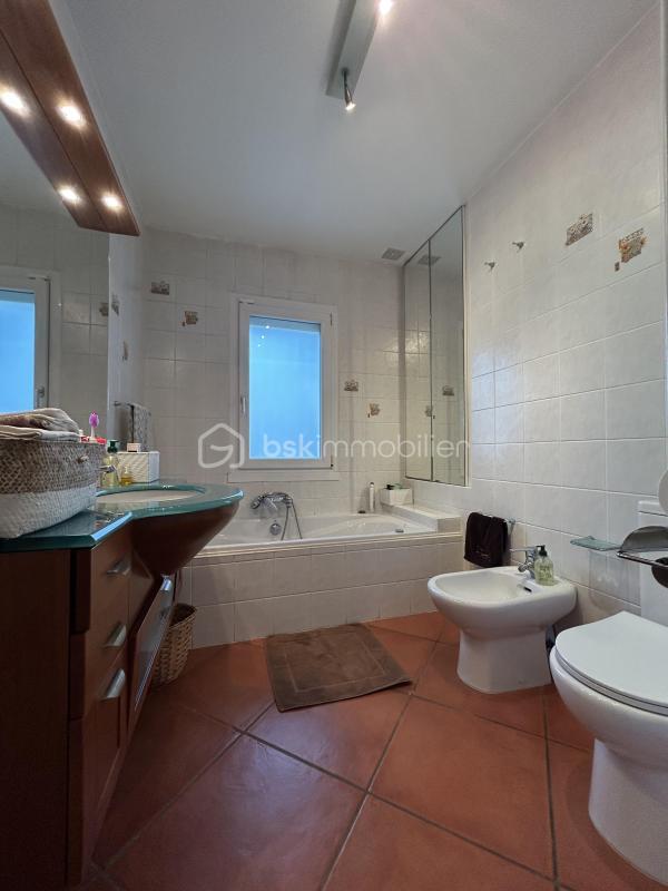 Maison traditionnelle - 165 m² - 7 pièces