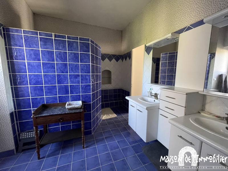 Maison - 222 m² - 11 pièces