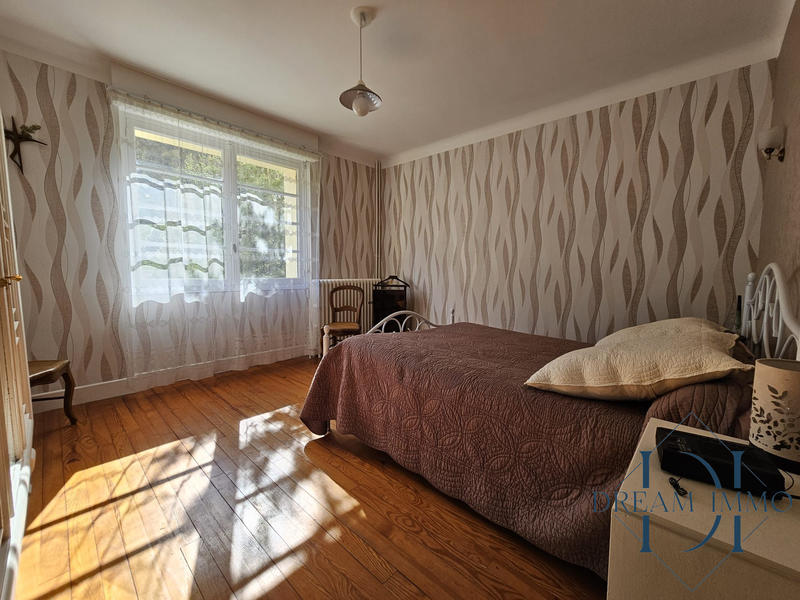 Maison - 240 m² - 10 pièces