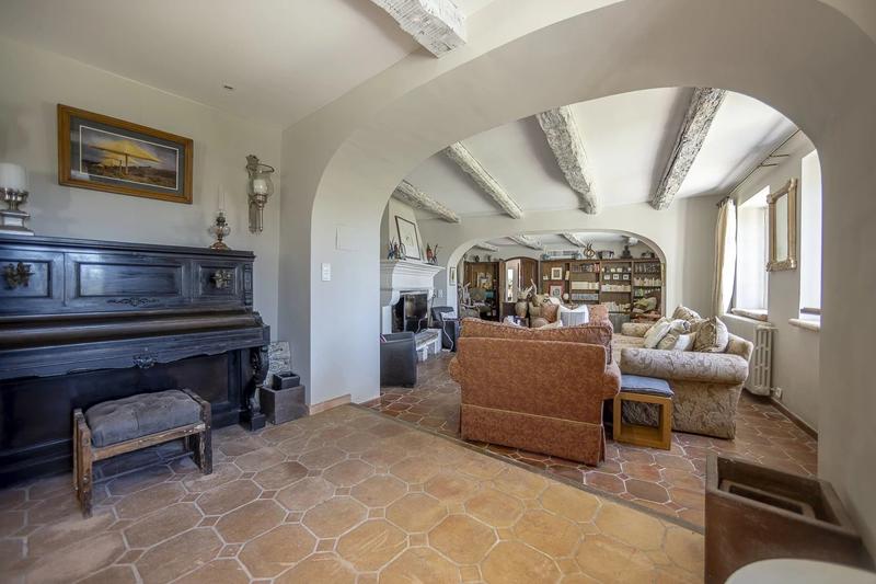 Maison - 401 m² - 9 pièces