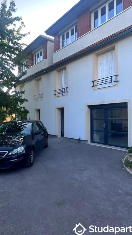 Chambre - 150 m² - 1 pièce