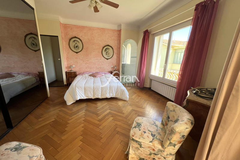 Maison - 222 m² - 9 pièces