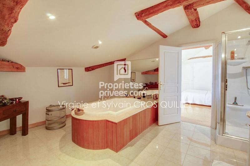 Maison - 284 m² - 6 pièces