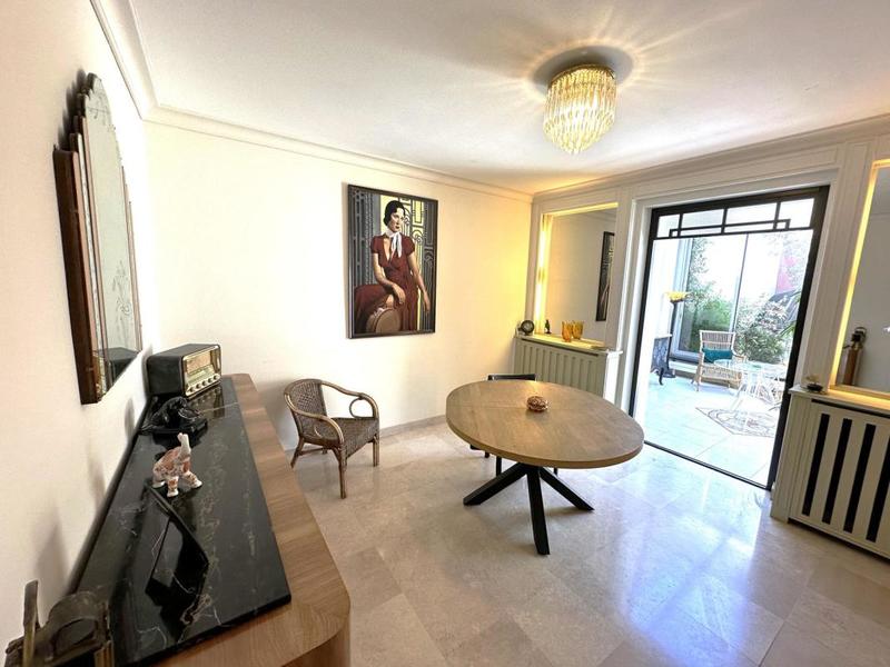 Maison - 424 m² - 13 pièces