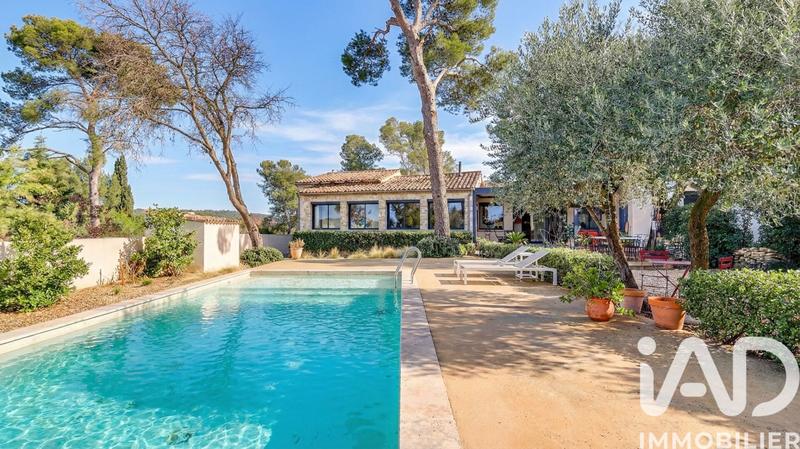 Maison - 232 m² - 8 pièces