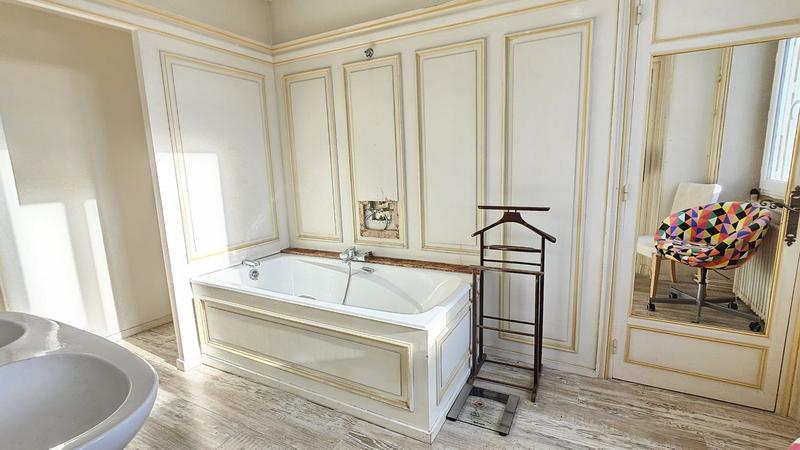 Maison - 445 m² - 10 pièces