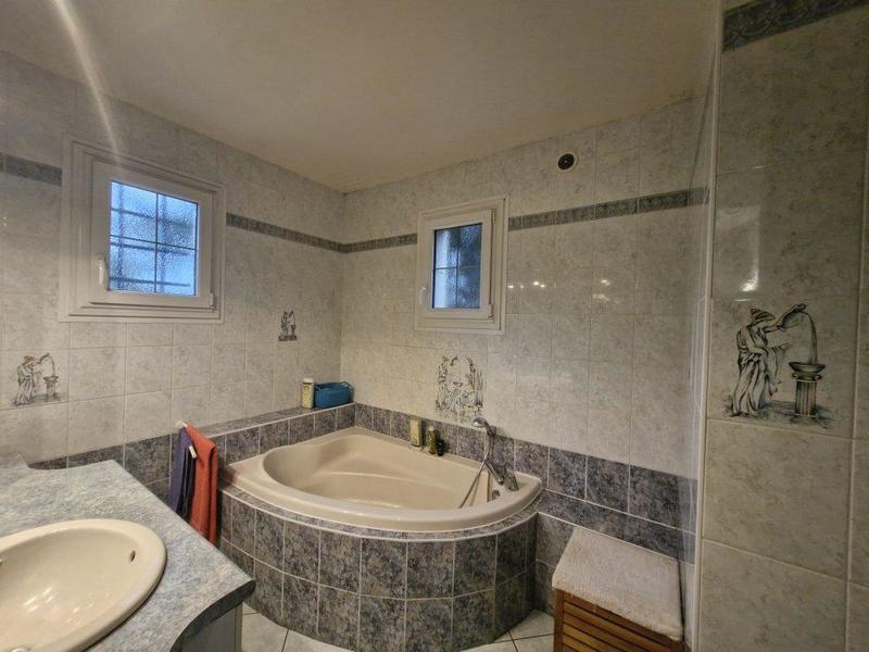 Maison - 189 m² - 9 pièces