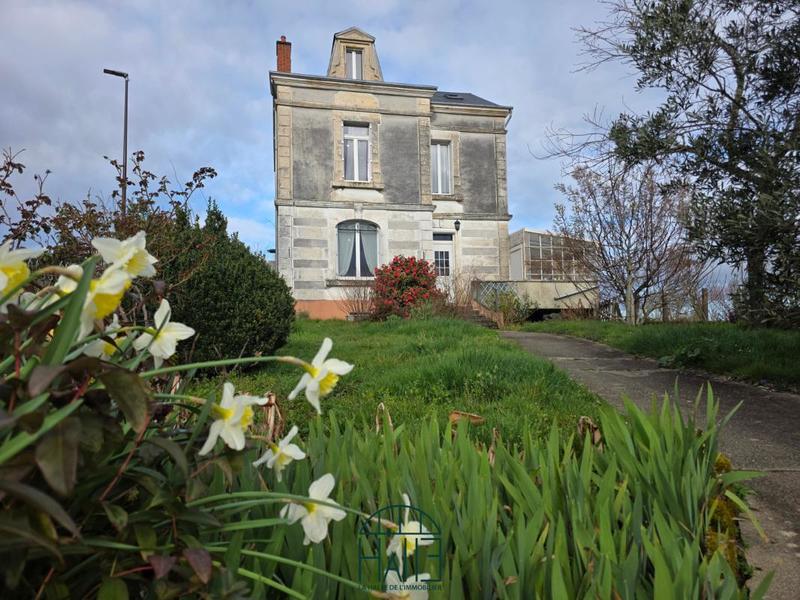 Demeure - 91 m² - 5 pièces