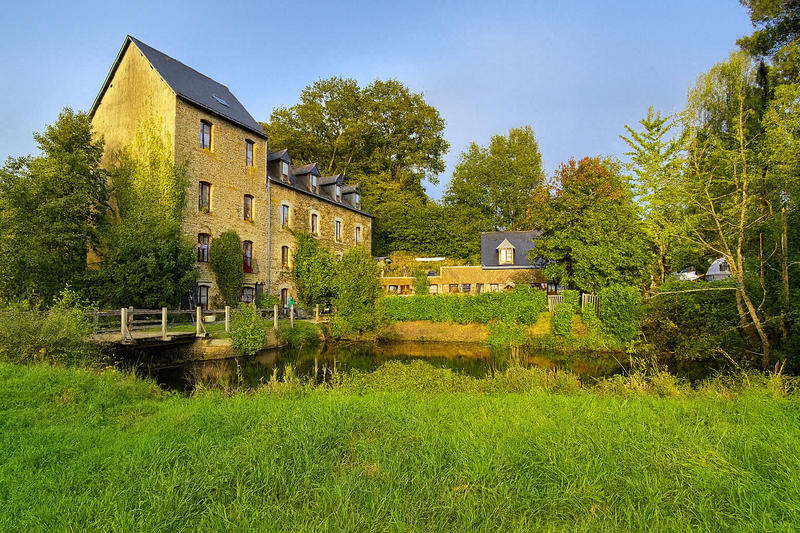 Moulin - 621 m² - 16 pièces