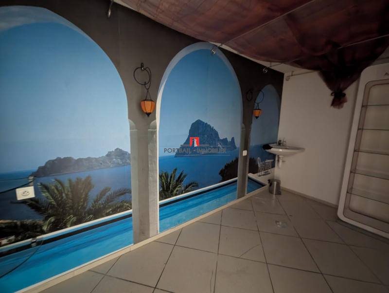 Local commercial - 130 m² - 5 pièces