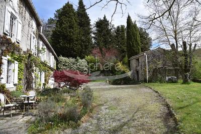 Propriété - 317 m² - 22 pièces