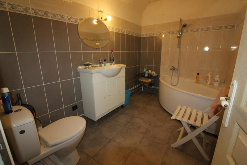 Maison - 200 m² - 9 pièces