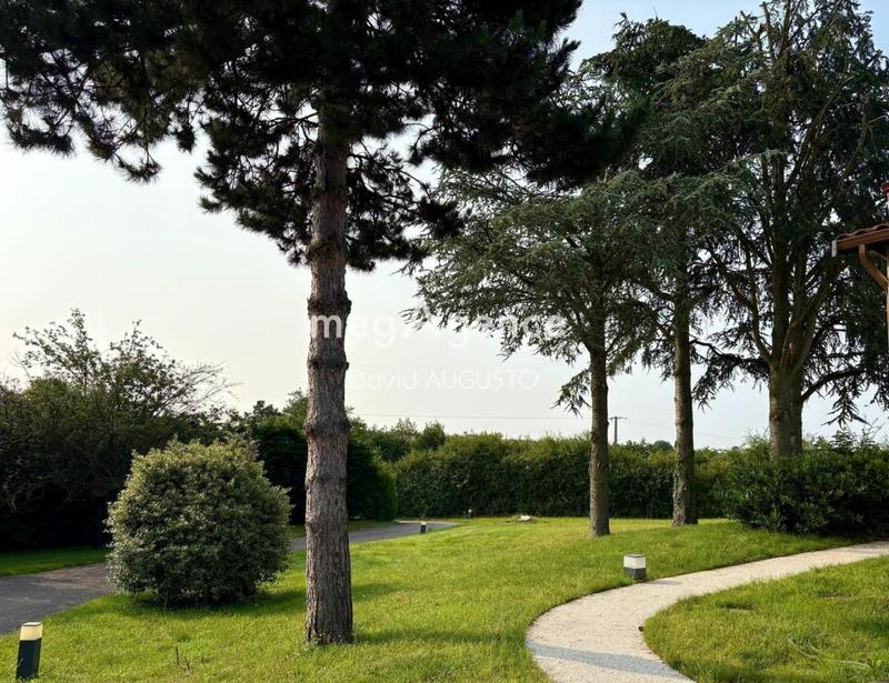 Maison - 248 m² - 8 pièces