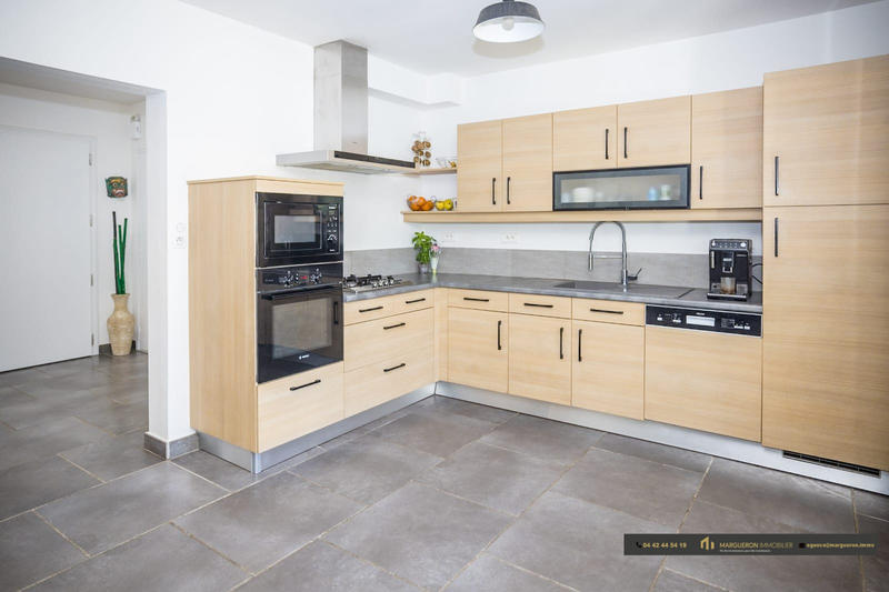 Maison traditionnelle - 143 m² - 5 pièces