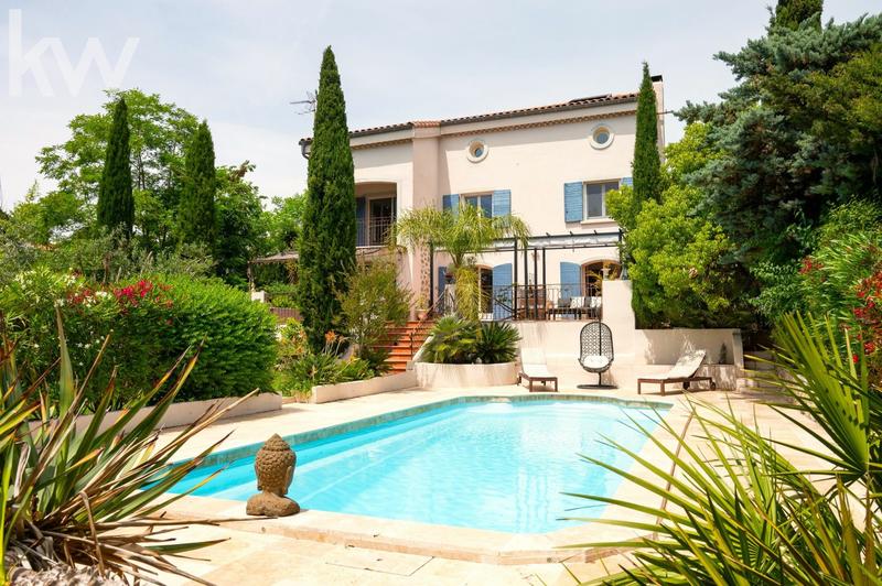 Maison - 185 m² - 7 pièces