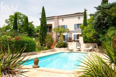 Maison - 185 m² - 7 pièces