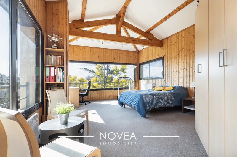 Maison - 242 m² - 10 pièces