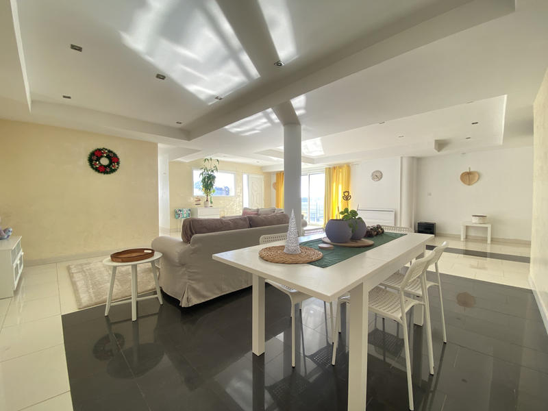 Villa - 370 m² - 8 pièces