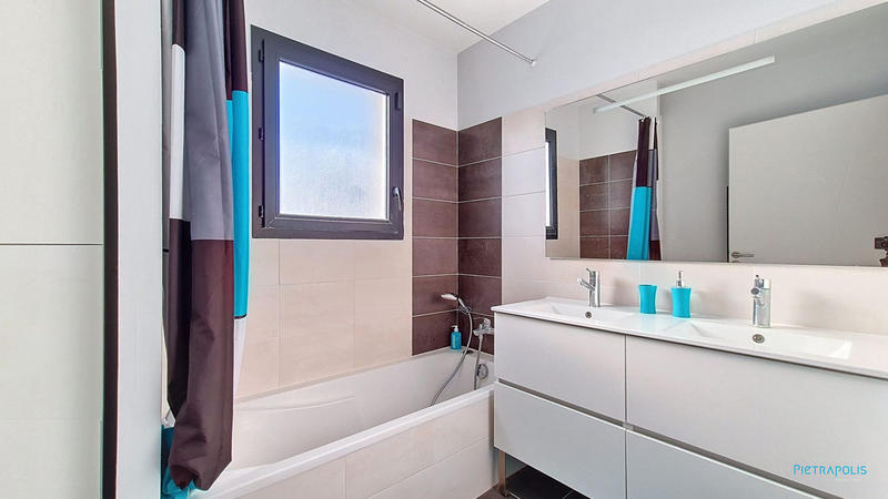 Maison traditionnelle - 140 m² - 6 pièces