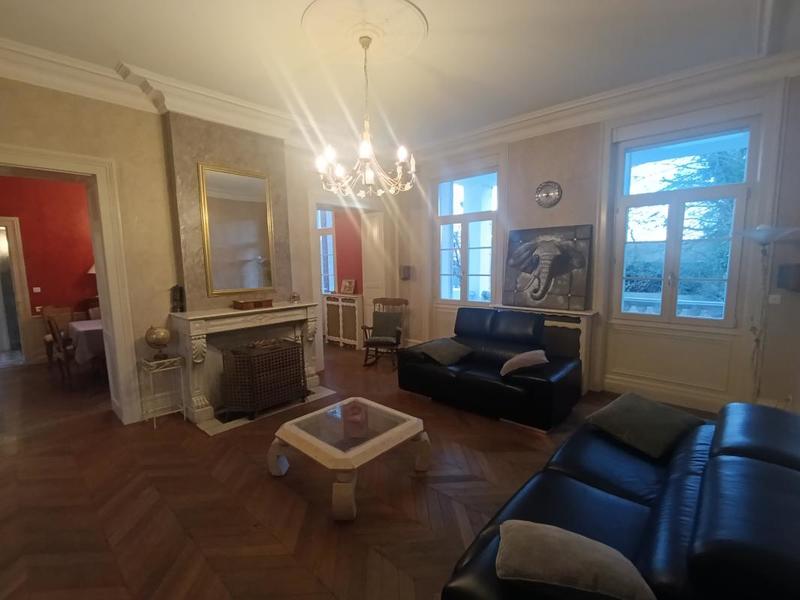Maison - 274 m² - 10 pièces