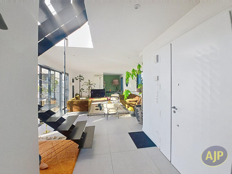 Villa - 180 m² - 8 pièces