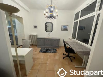 Chambre - 10 m² - 1 pièce