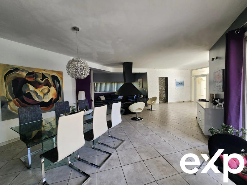 Villa - 205 m² - 6 pièces