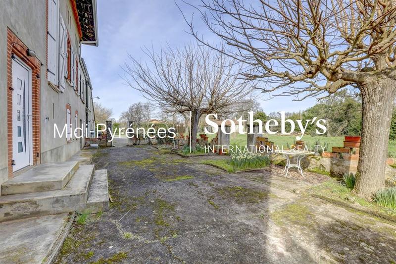 Maison - 232 m² - 6 pièces