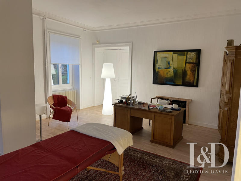 Maison - 340 m² - 10 pièces